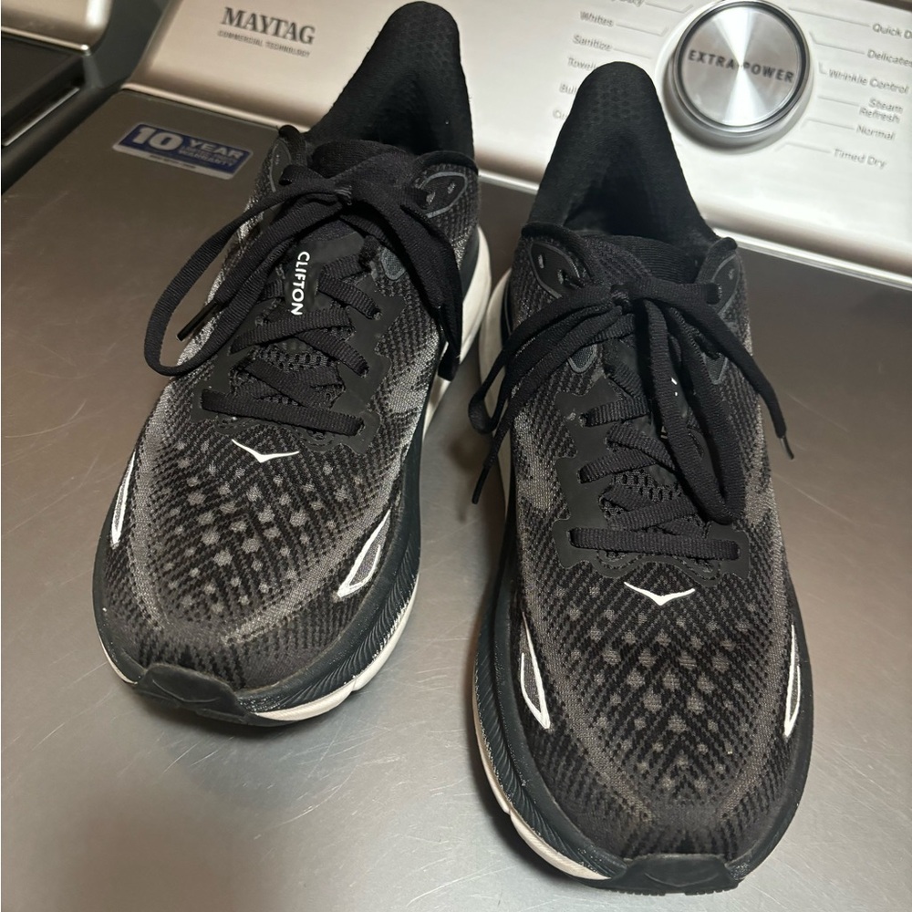 Hokas Clifton 9